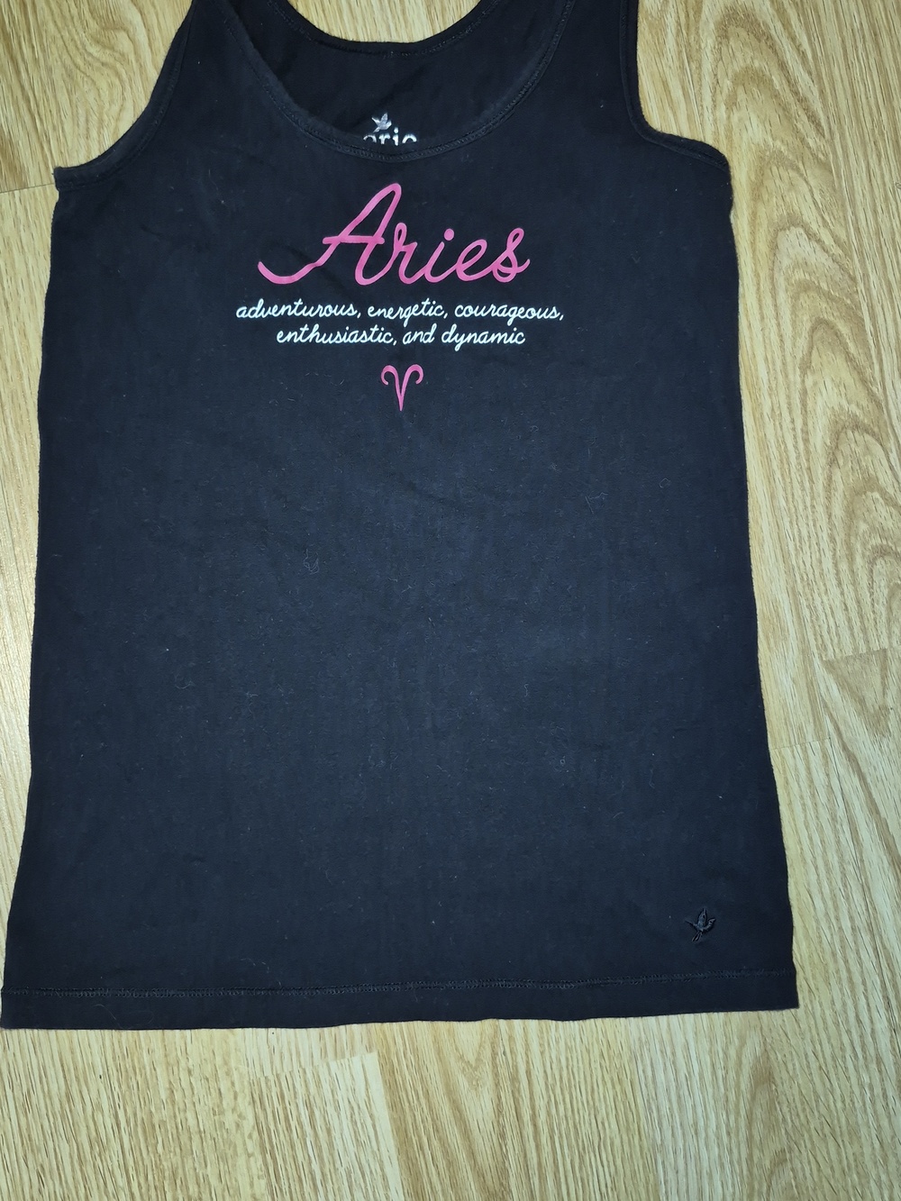 💥5/35 Vintage AERIE Black Tank with Astrological Sign Logo..size M